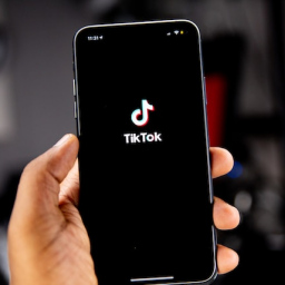 TikTok preplavljen lažnim nagradnim igrama u kojima se poklanja kriptovaluta